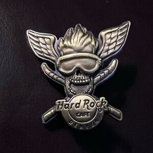 Hard Rock Cafe pin Denver 3D Winged Skull series 2007 With Sunglasses